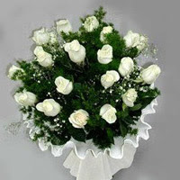  11 adet beyaz g�l buketi ve bembeyaz amnbalaj