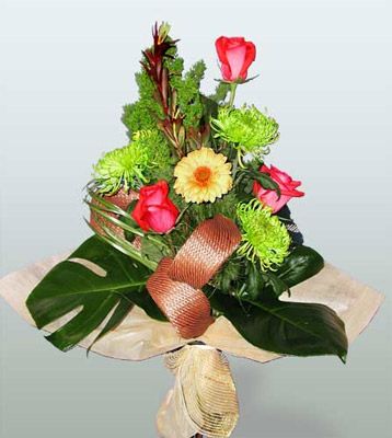  3 adet g�l 4 adet gerbera �i�egi sade buket