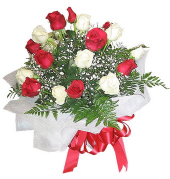  12 adet kirmizi ve beyaz g�ller buket