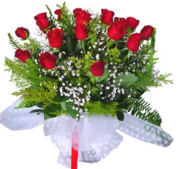  12 adet kirmizi g�l buketi esssiz g�rsellik