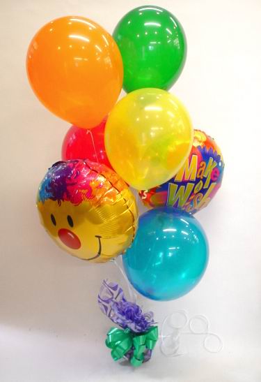  17 adet u�an balon ve k���k kutuda �ikolata