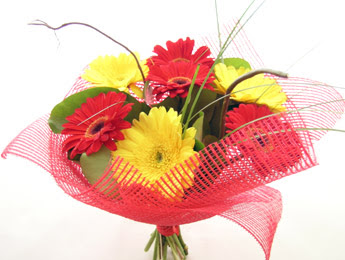 9 adet gerbera �i�eklerinden buket 