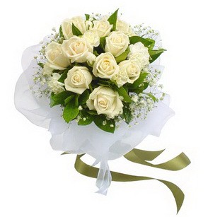 Ulus Ankara hediye çiçek yolla  11 adet benbeyaz güllerden buket 