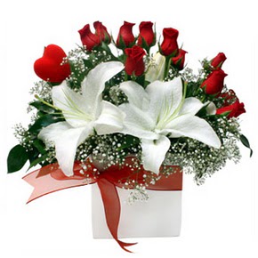  Ulus Ankara 14 �ubat sevgililer g�n� �i�ek  1 dal kazablanka 11 adet k�rm�z� g�l vazosu