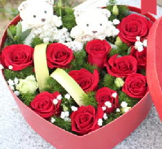 2 adet ay�c�k 9 k�rm�z� g�l kalp i�erisinde  Ulus Ankara hediye sevgilime hediye �i�ek 