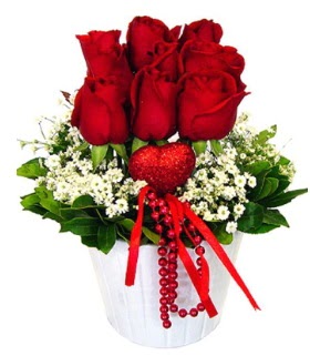 9 k�rm�z� g�l seramik ve kalp �ubuk 