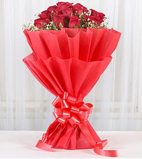 12 adet k�rm�z� g�l buketi 