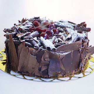pasta yolla 4 ile 6 kisilik visneli �ikolatali yas pasta  Ulus Ankara anneler g�n� �i�ek yolla 