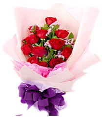 7 g�lden kirmizi g�l buketi sevenler alsin 