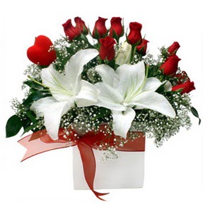  Ulus Ankara 14 �ubat sevgililer g�n� �i�ek  1 dal kazablanka 11 adet k�rm�z� g�l vazosu