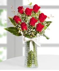 7 Adet vazoda kırmızı gül sevgiliye özel  Ulus Ankara anneler günü çiçek yolla 