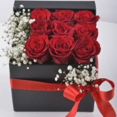 Kutu içerisinde 9 adet kırmızı gül  Ulus Ankara anneler günü çiçek yolla 